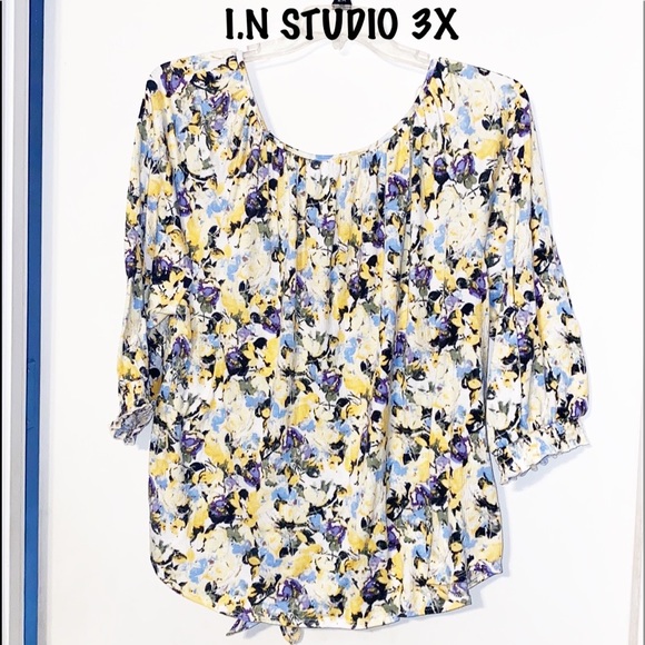 I.N. Studio Tops - I.N Studio Woman Floral Top EUC 3X
